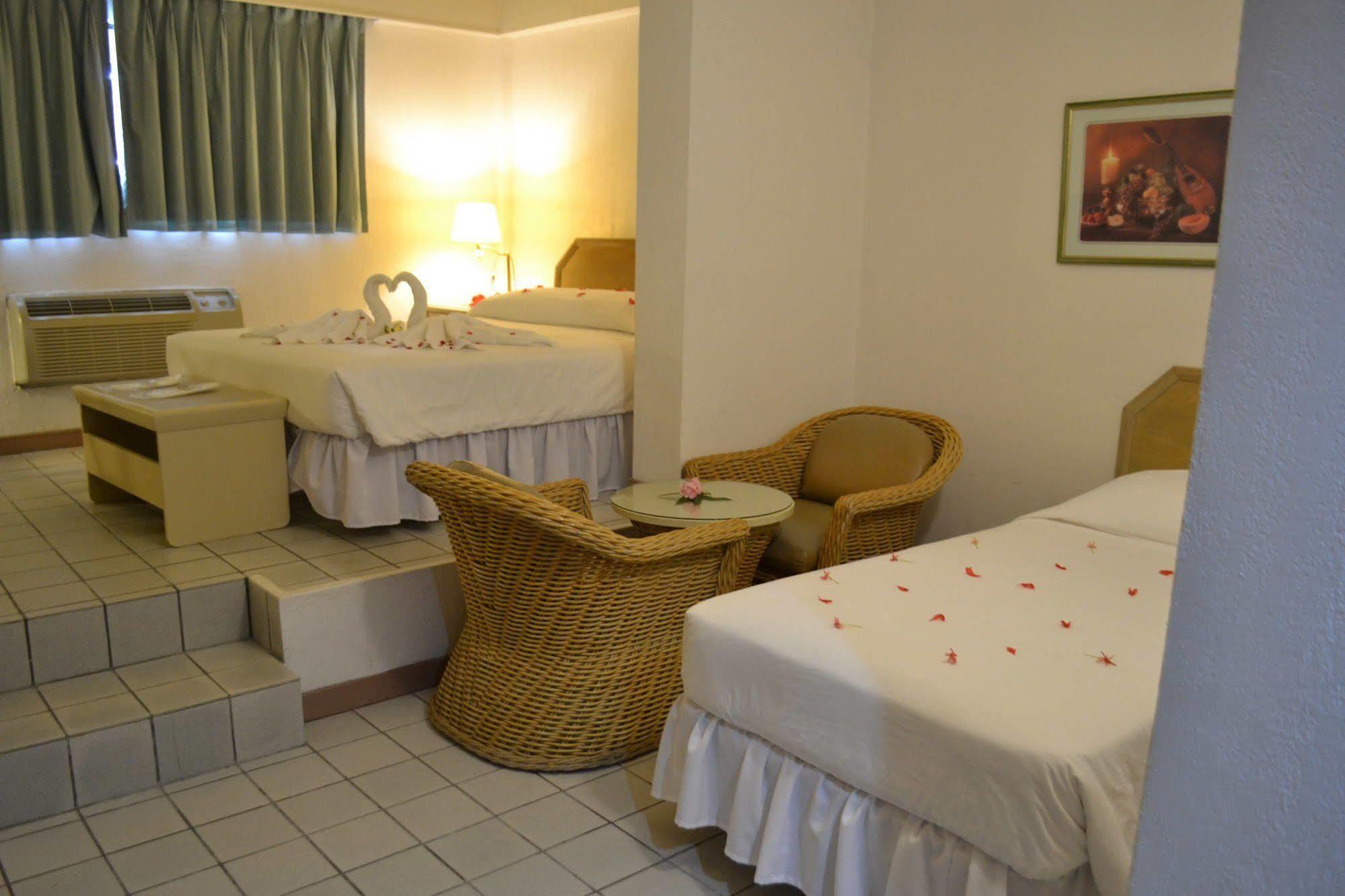 West Plaza By The Sea Hotel Koror Luaran gambar